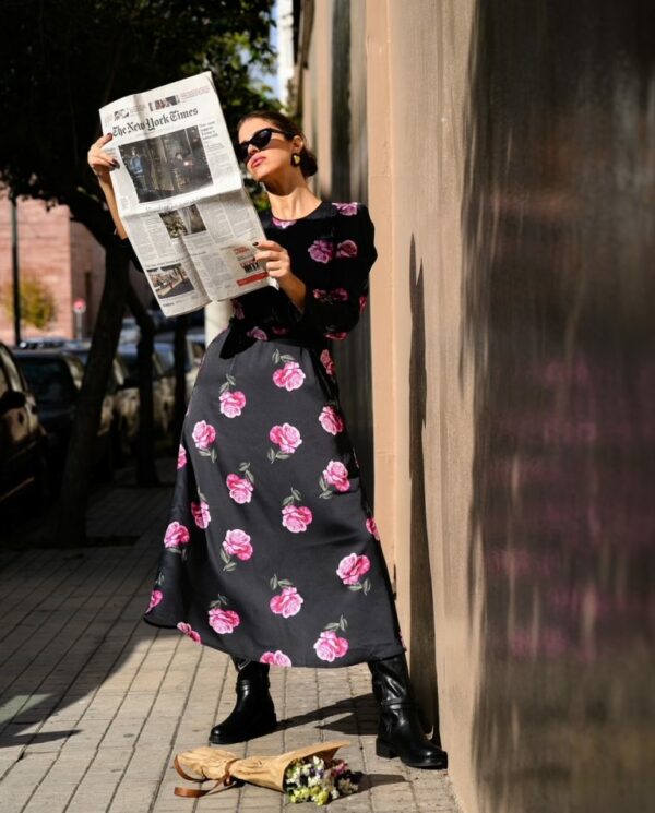 Zeta midi dress (Black/roses)