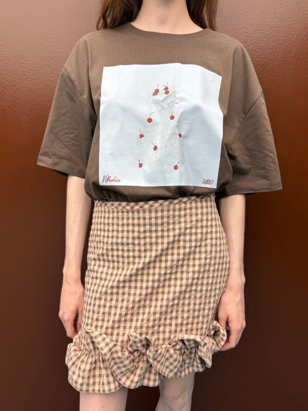T-shirt με τύπωμα cherry cake brown/Milk White μπλούζα