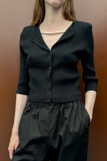 Knitted top with decorative pearl necklace/Milkwhite μπλούζα