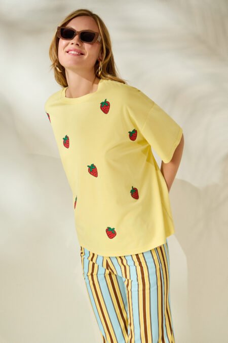 Violet strawberries t-shirt (yellow)/Mamoush μπλούζα
