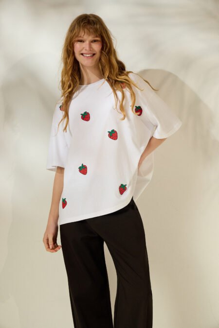 Violet strawberries t-shirt (white)/Mamoush μπλούζα